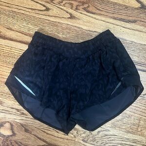 Patterned hotty hot Lululemon shorts!